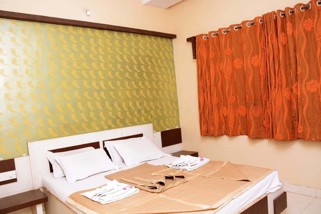 Hotel Sai Varsha Shirdi Zewnętrze zdjęcie